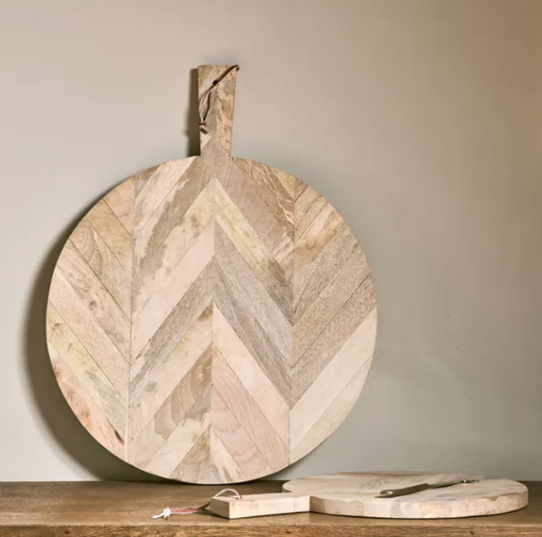 ROUND WOODEN SERVING BOARD - LARGE