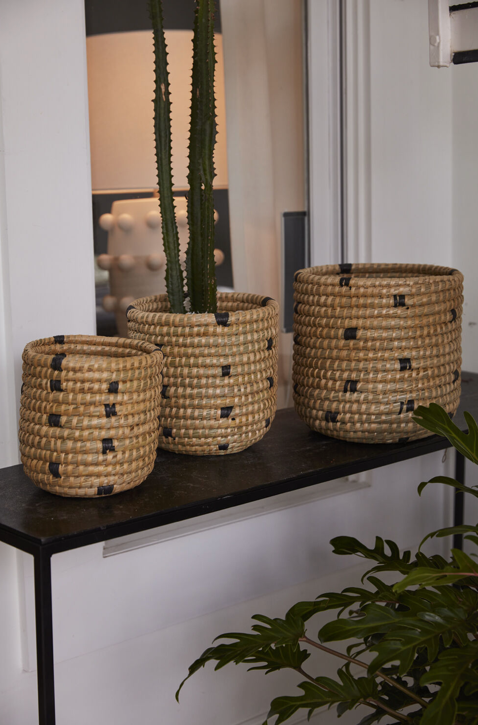 BLACK & NATURAL SPECKLED BASKET- SMALL