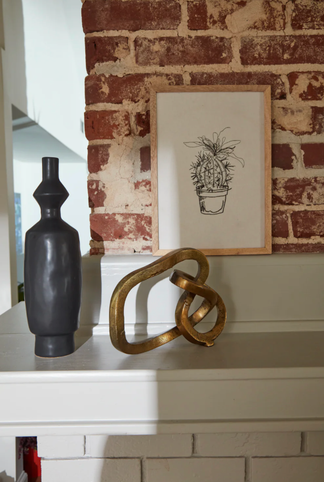 ABSTRACT GOLD STATUE