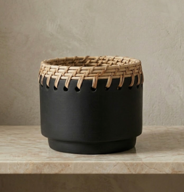 RATTAN RIMMED BLACK POT